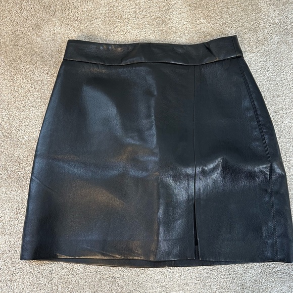 Aritzia wilfred faux leather patio mini skirt - Picture 1 of 4